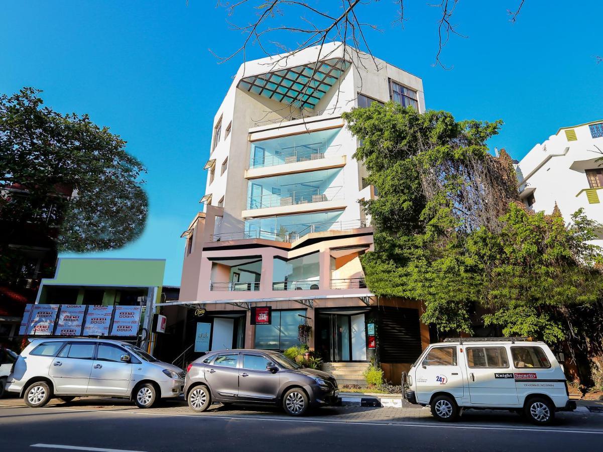 Treebo Trend Time Square Marine Drive Hotel Kochi ภายนอก รูปภาพ
