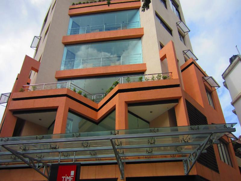 Treebo Trend Time Square Marine Drive Hotel Kochi ภายนอก รูปภาพ