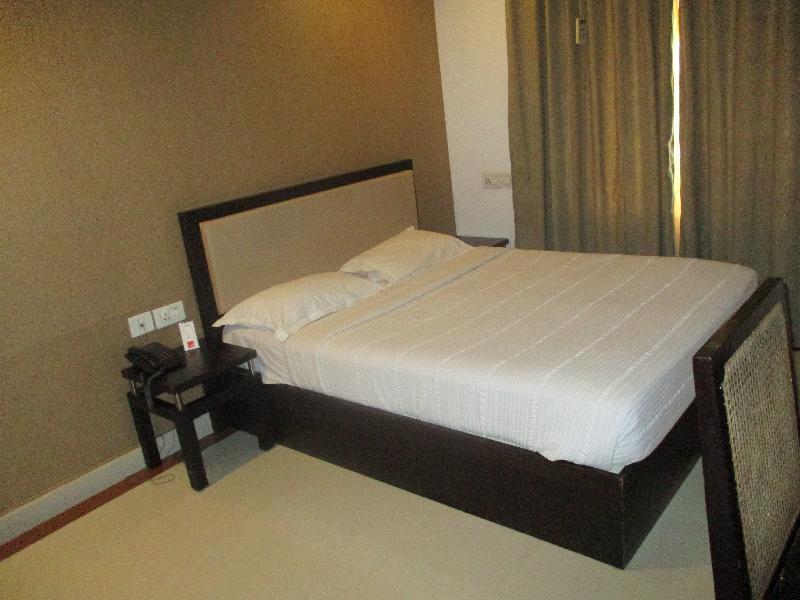 Treebo Trend Time Square Marine Drive Hotel Kochi ภายนอก รูปภาพ