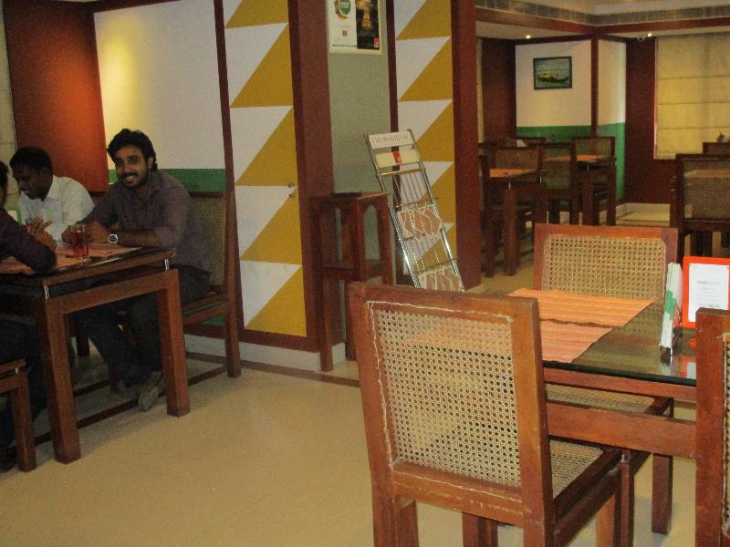 Treebo Trend Time Square Marine Drive Hotel Kochi ภายนอก รูปภาพ