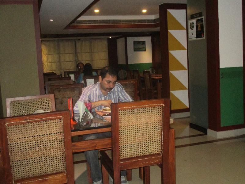 Treebo Trend Time Square Marine Drive Hotel Kochi ภายนอก รูปภาพ