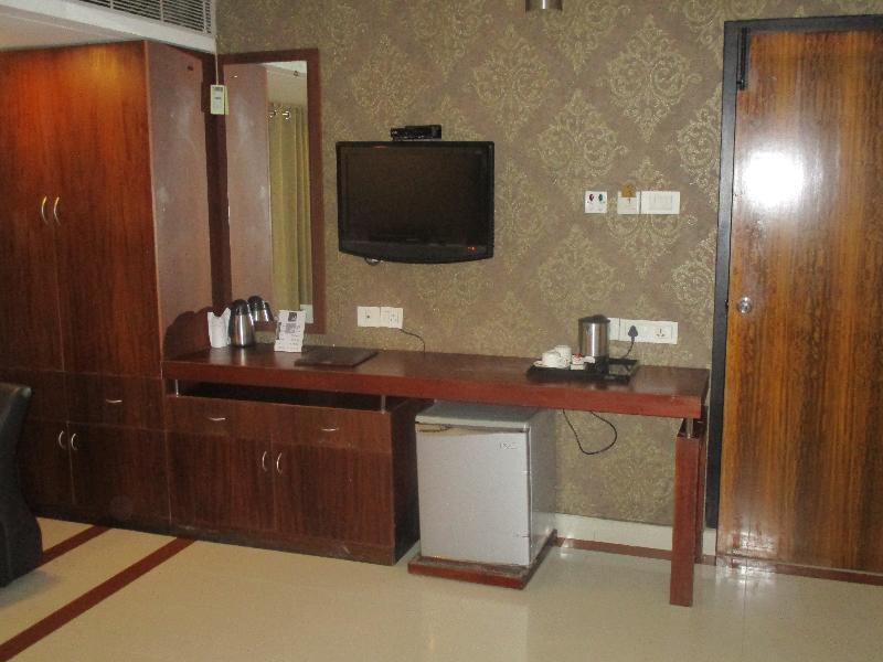 Treebo Trend Time Square Marine Drive Hotel Kochi ภายนอก รูปภาพ