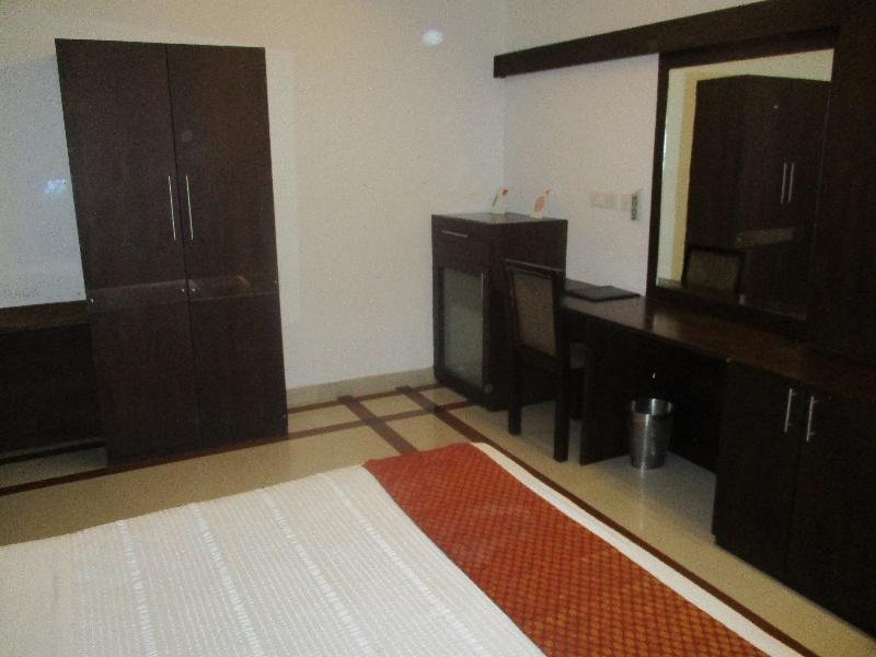 Treebo Trend Time Square Marine Drive Hotel Kochi ภายนอก รูปภาพ