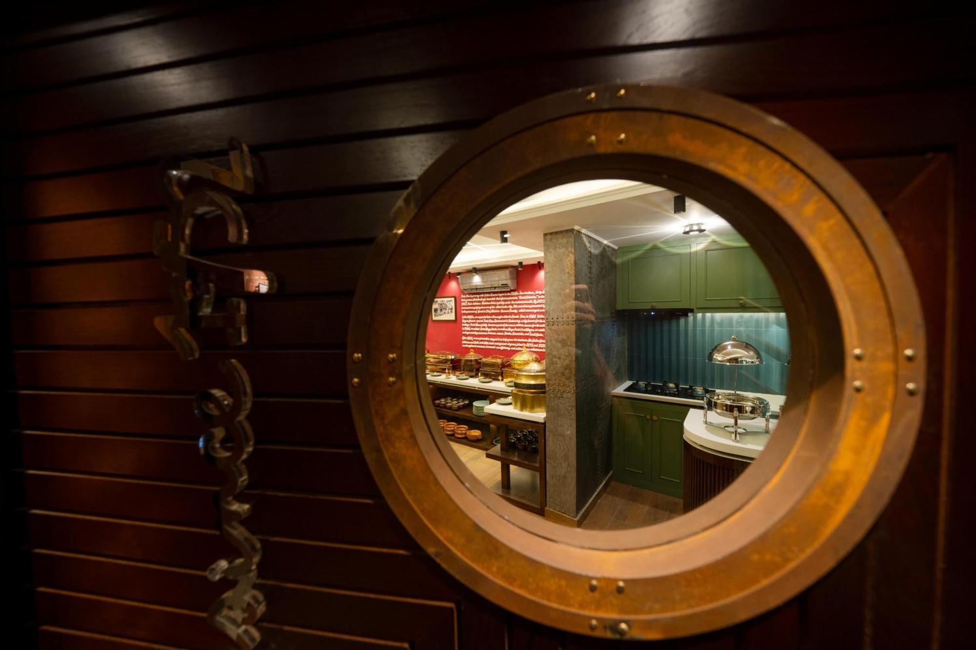 Treebo Trend Time Square Marine Drive Hotel Kochi ภายนอก รูปภาพ