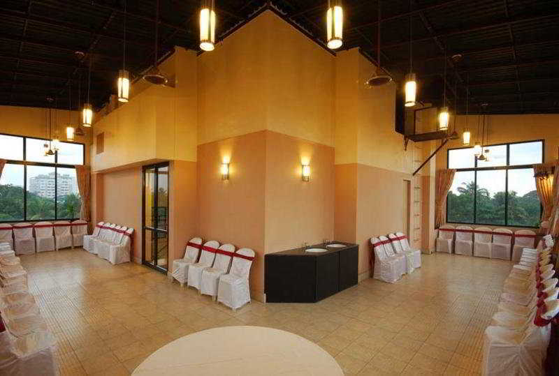 Treebo Trend Time Square Marine Drive Hotel Kochi ภายนอก รูปภาพ