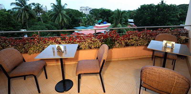 Treebo Trend Time Square Marine Drive Hotel Kochi ภายนอก รูปภาพ