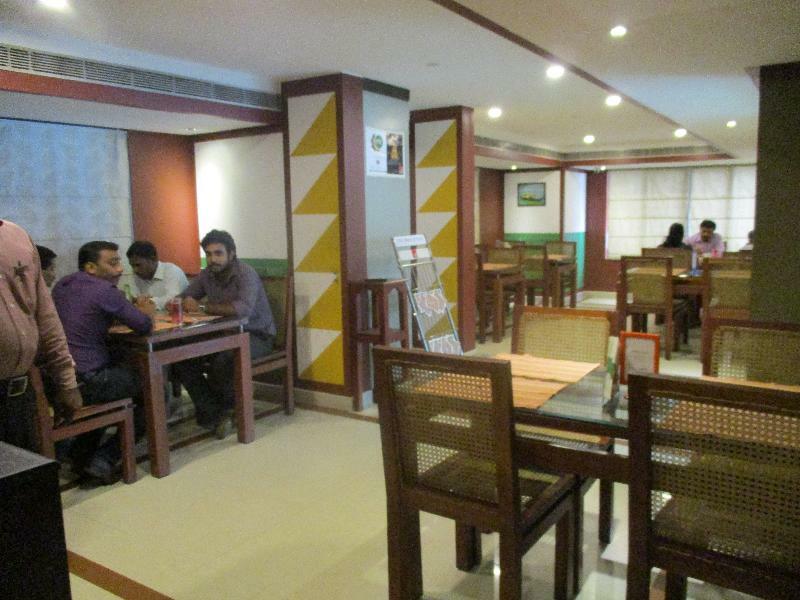 Treebo Trend Time Square Marine Drive Hotel Kochi ภายนอก รูปภาพ